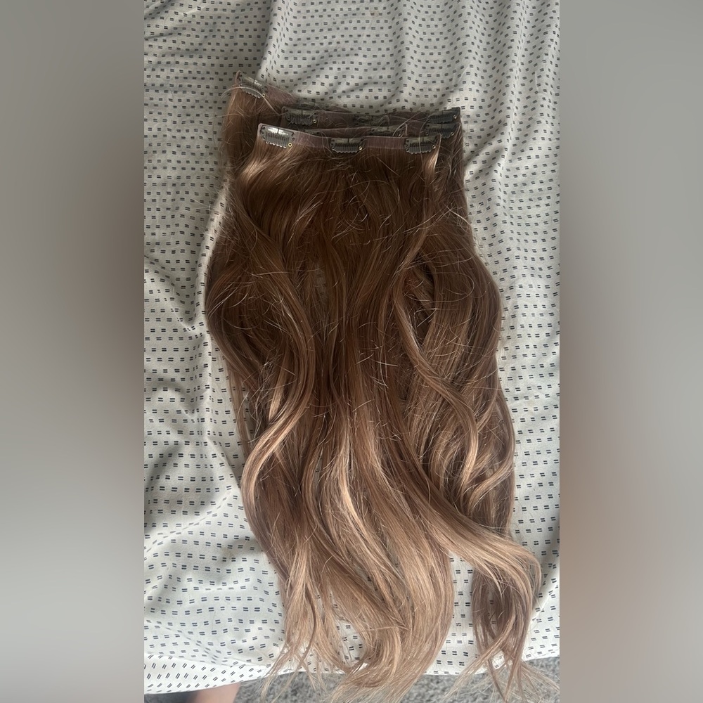 BELLAMI Silk Seam caramel blonde marble blend  18” Clip-In Hair Extensions